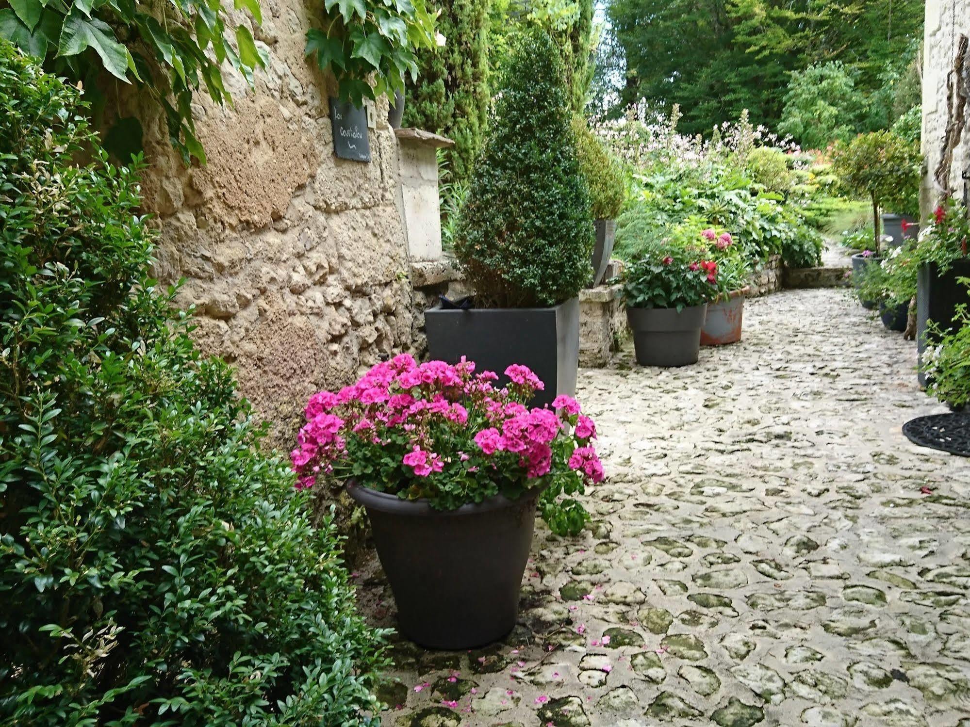 Hotel Moulin Rouhaud Montboyer Exterior foto