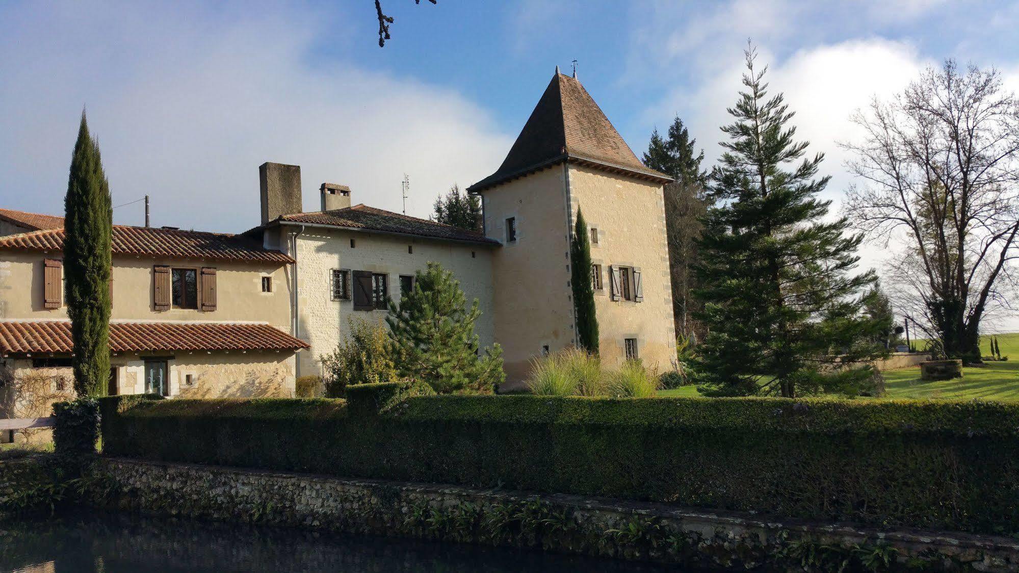 Hotel Moulin Rouhaud Montboyer Exterior foto
