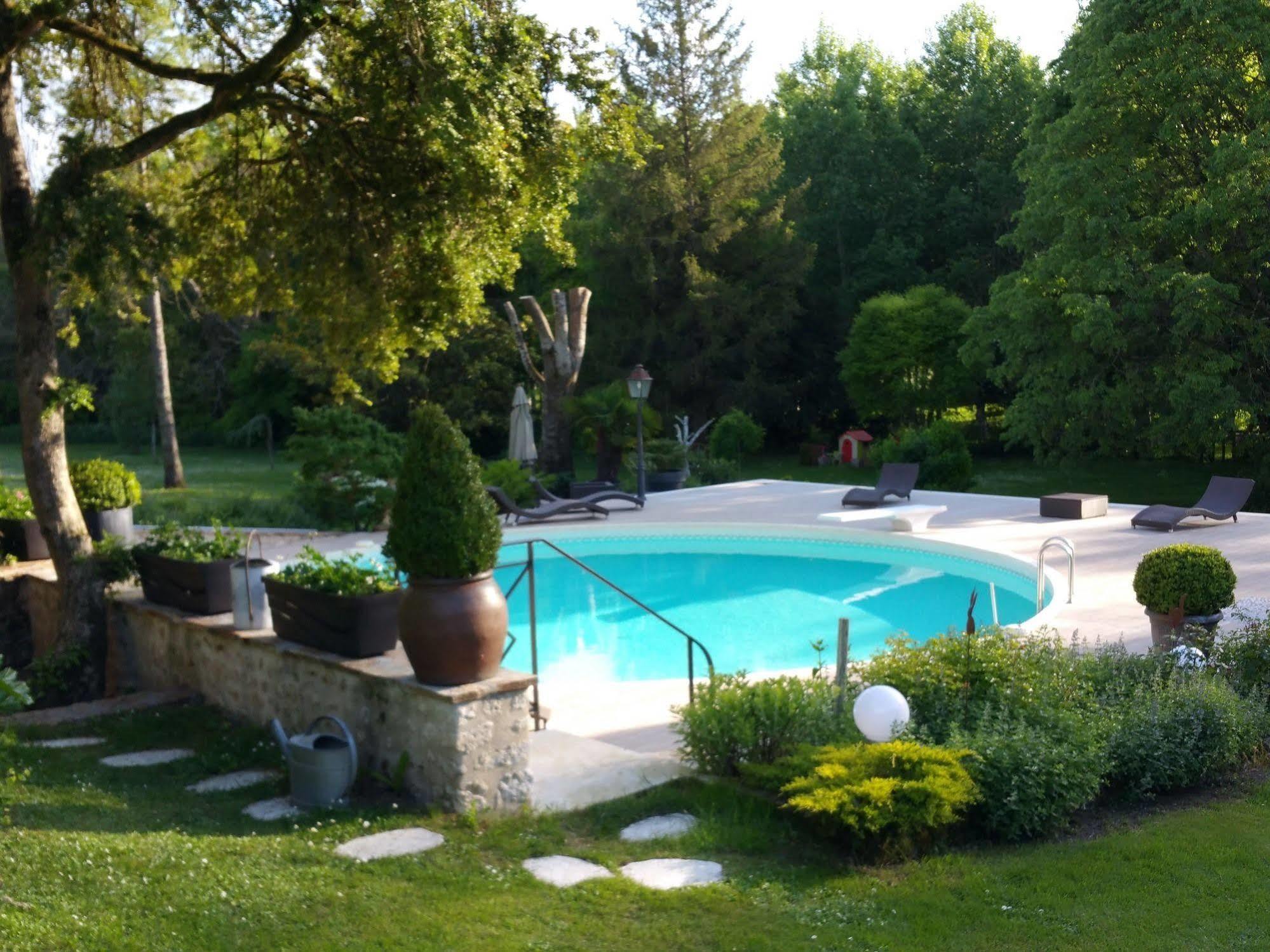 Hotel Moulin Rouhaud Montboyer Exterior foto